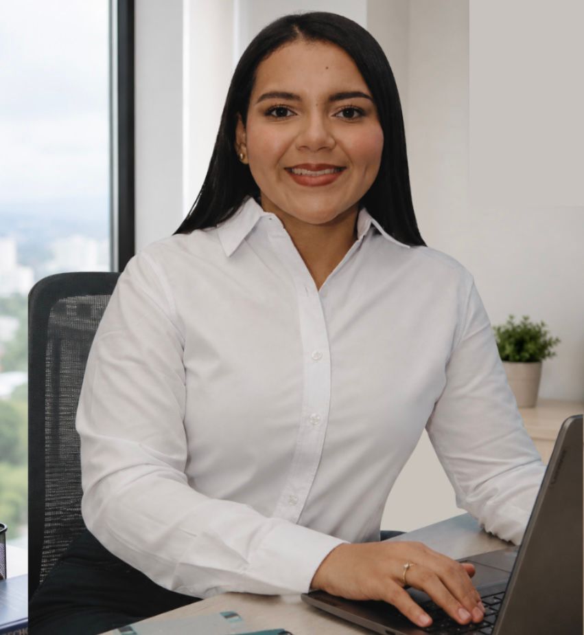 Maylen López trabajando